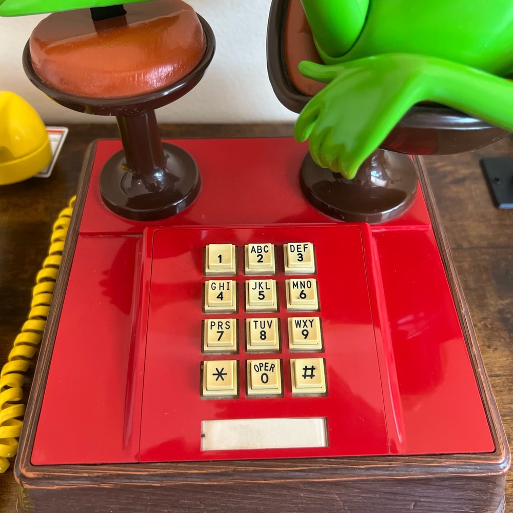 Kermit the Frog Telephone Figurine with Yellow Handset - Picture 3 of 6